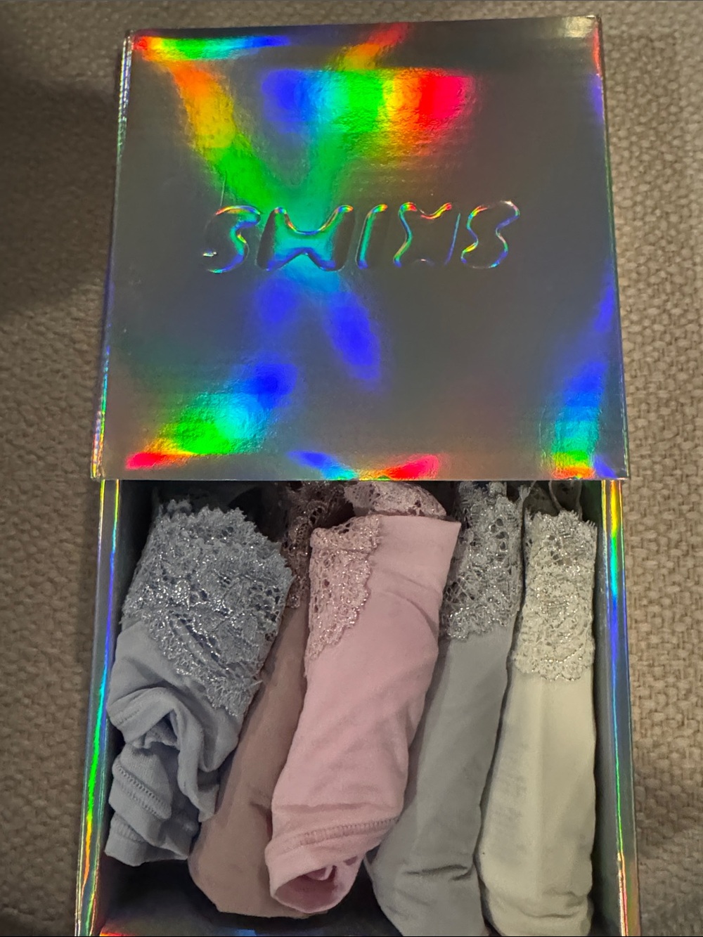 SKIMS FITS EVERYBODY LACE DIPPED THONG 5-PACK | PERIWINKLE FOIL MULTI × 1 - Picture 3 of 4